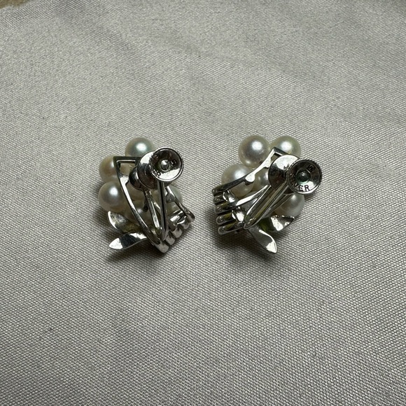 Mikimoto 7p silver earrings - Picture 3 of 5